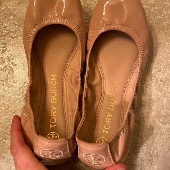 Tory Burch patent flat 6.5 Nearly NEW - Picture 3 of 5
